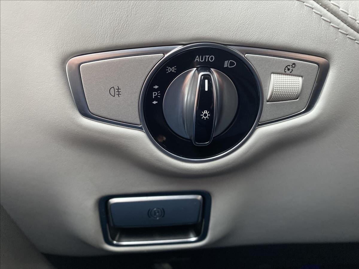 Mercedes-Benz Třídy S Kupé 4,0 l 450 kw