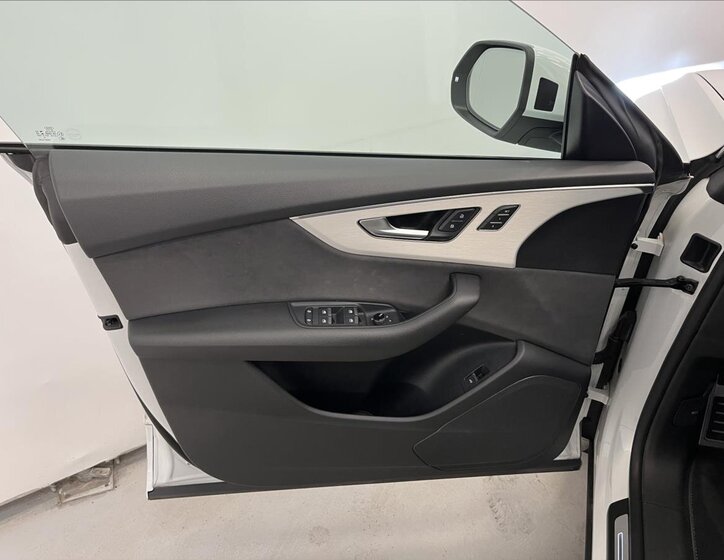 Audi Q8 SUV 3,0 l 210 kw