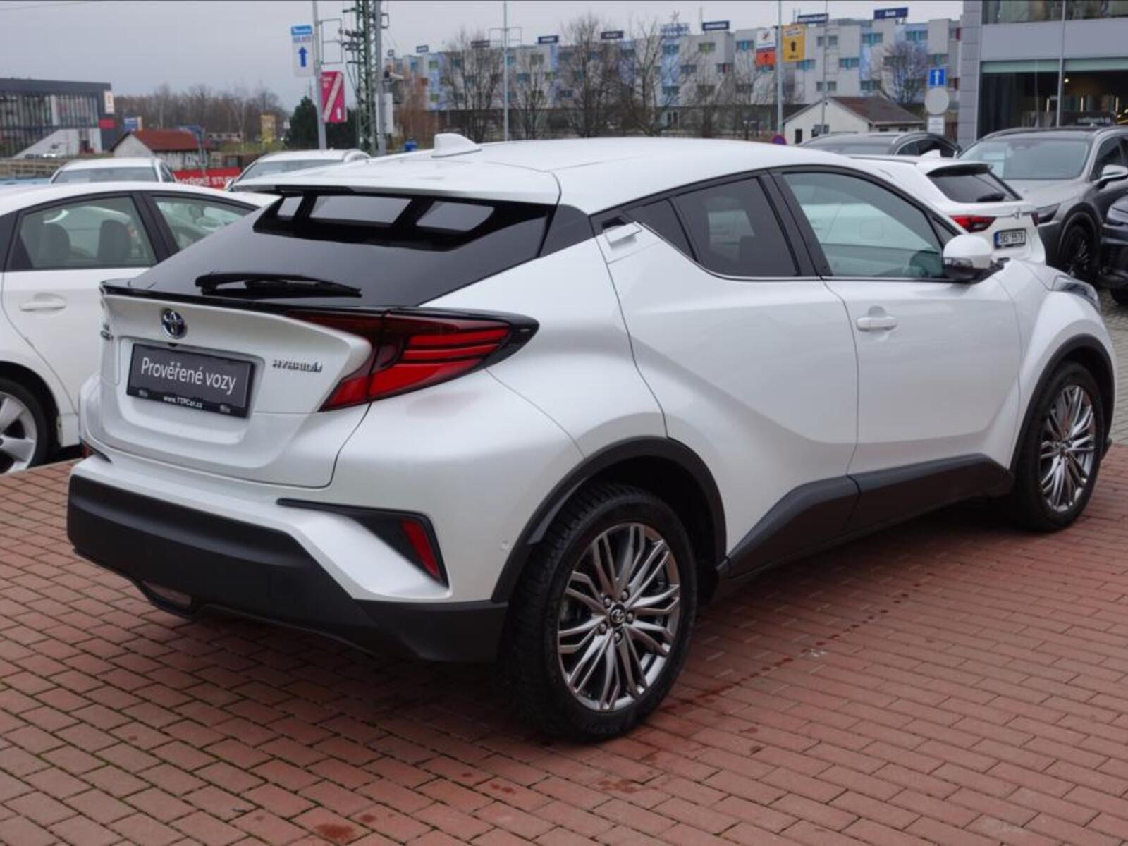 Toyota C-HR 4