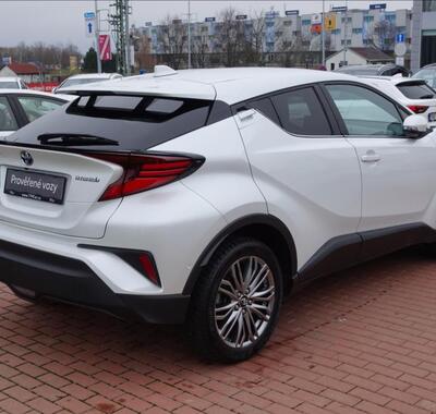 Toyota C-HR 4