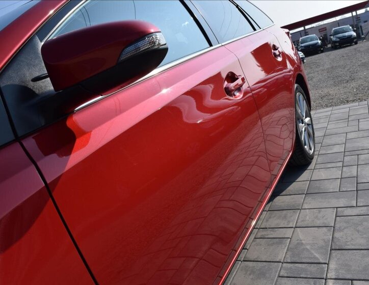 Toyota Auris Kombi 1,2 l 85 kw