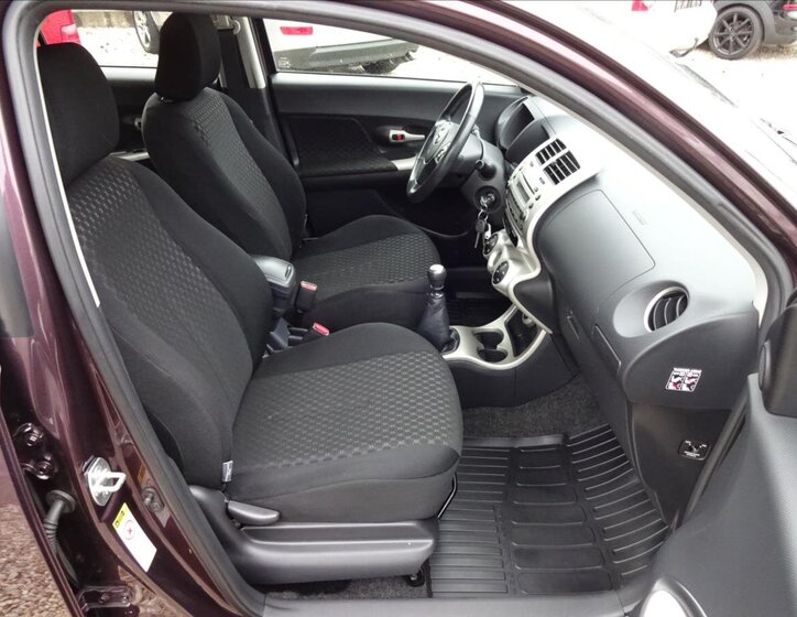 Toyota Urban Cruiser Hatchback 1,3 l 74 kw