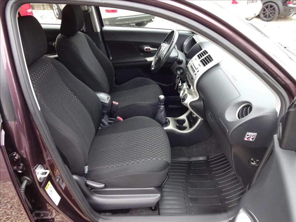 Toyota Urban Cruiser Hatchback 1,3 l 74 kw