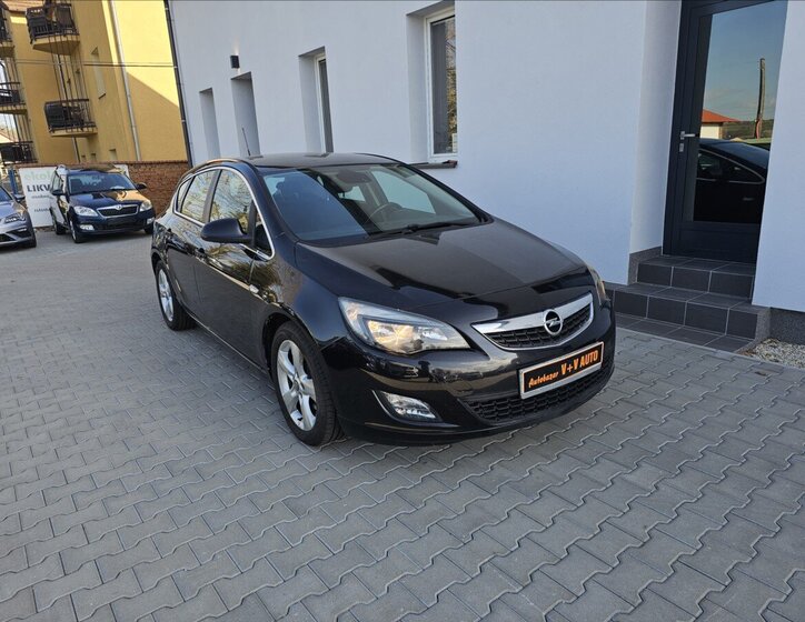Opel Astra Hatchback 1,6 l 132 kw