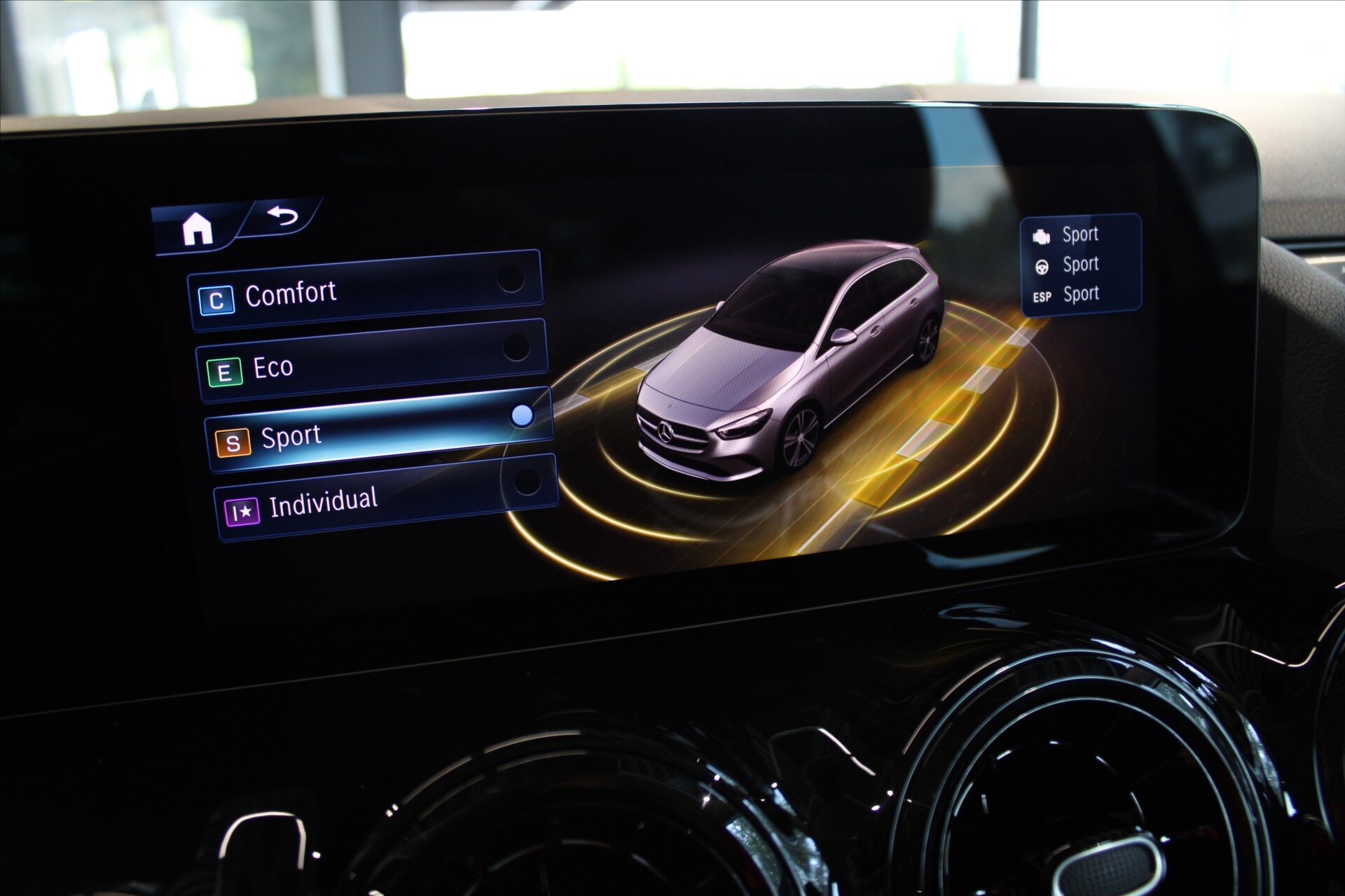 Mercedes-Benz Třídy B Hatchback 1,3 l 100 kw