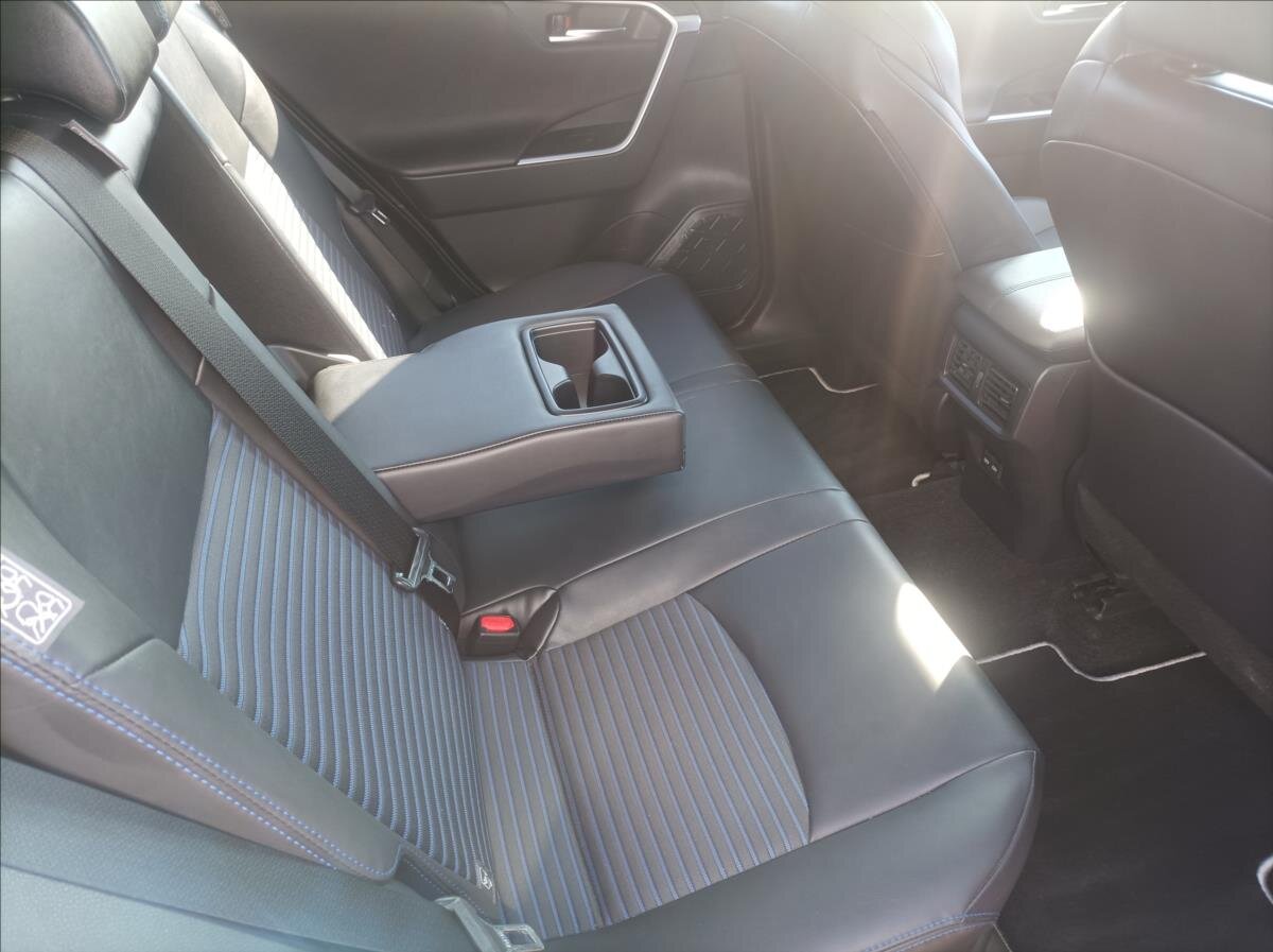 Toyota RAV4 SUV / Terénní 2,5 l 131 kw