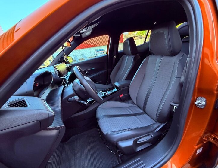 Peugeot 2008 Hatchback 1,2 l 74 kw