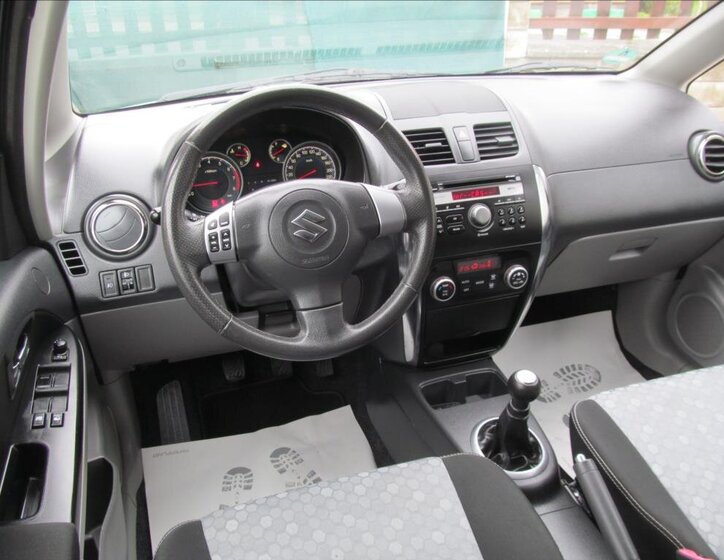 Suzuki SX4 Hatchback 1,6 l 88 kw