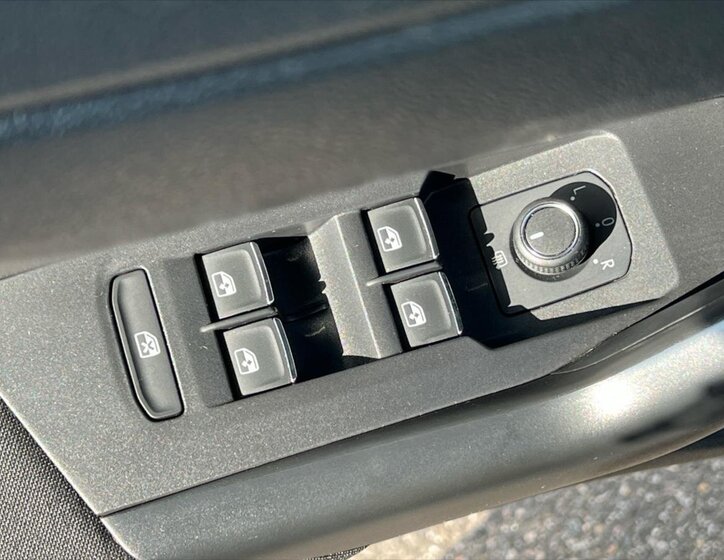 Volkswagen Polo Hatchback 999,0 85 kw