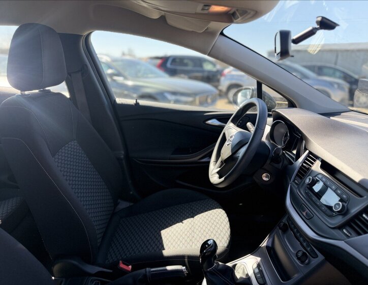 Opel Astra Hatchback 999,0 77 kw