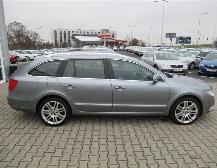 Škoda Superb 8