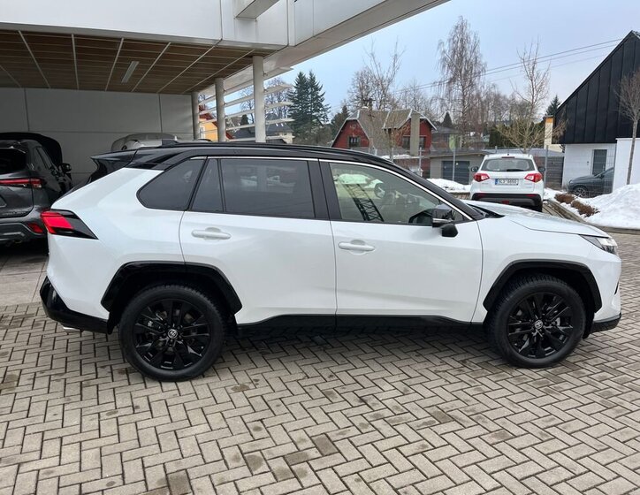 Toyota RAV4 SUV 2,5 l 131 kw