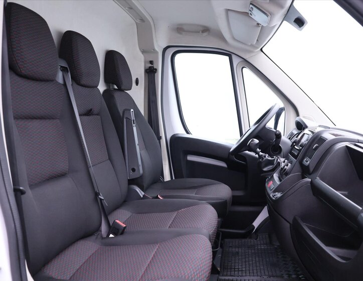 Opel Movano Skříň 2,2 l 88 kw