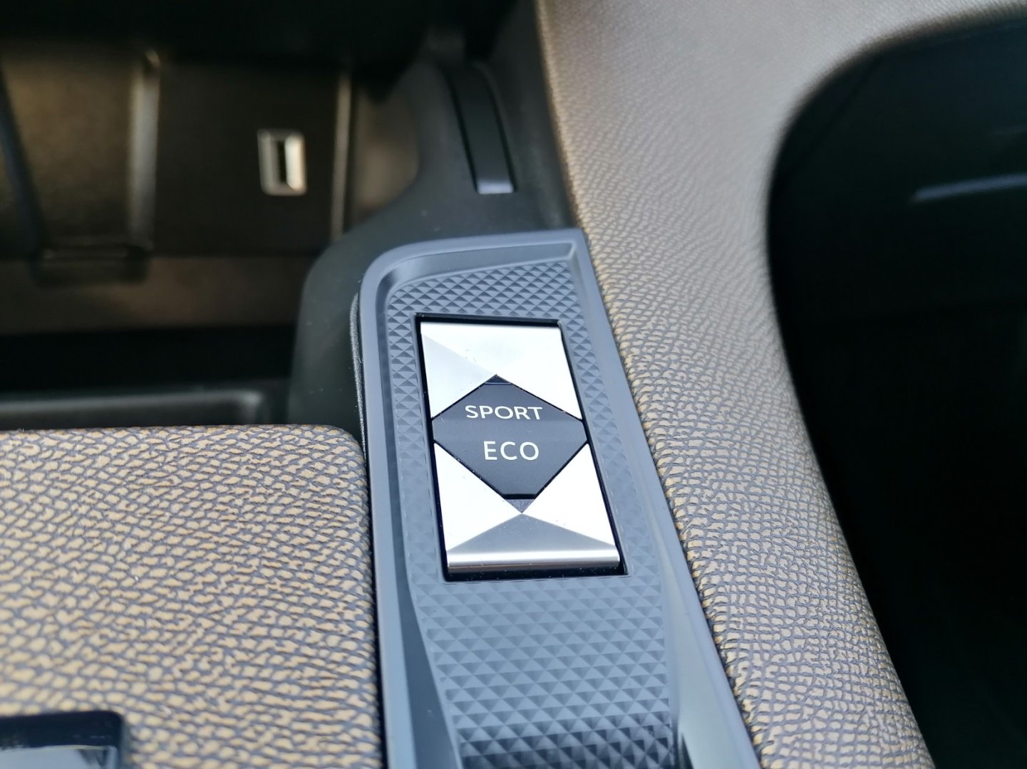 DS Automobiles DS7 Crossback