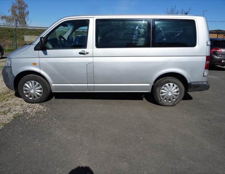 Volkswagen Caravelle MPV 2,5 l 96 kw