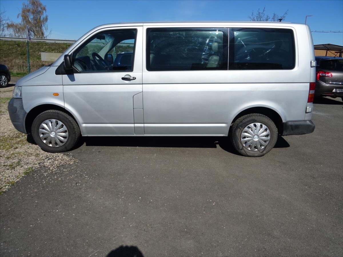 Volkswagen Caravelle MPV 2,5 l 96 kw