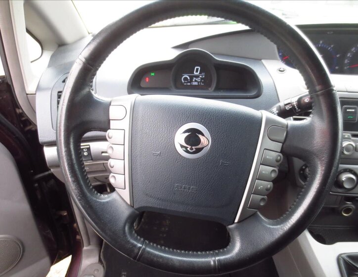 SsangYong Rodius VAN-Minibus 2,0 l 114 kw