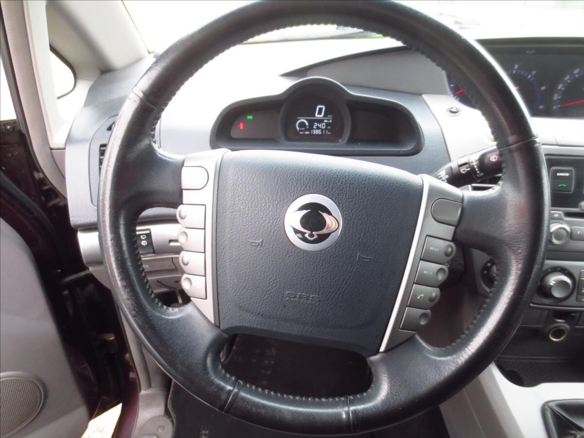 SsangYong Rodius VAN-Minibus 2,0 l 114 kw