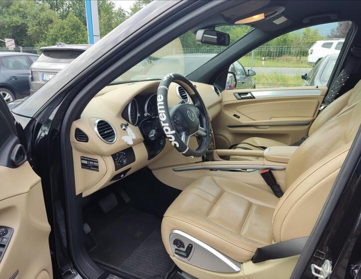 Mercedes-Benz Třídy M 8