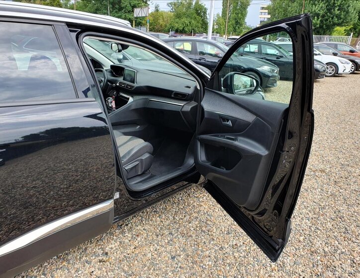 Peugeot 5008 SUV / Terénní 1,5 l 96 kw