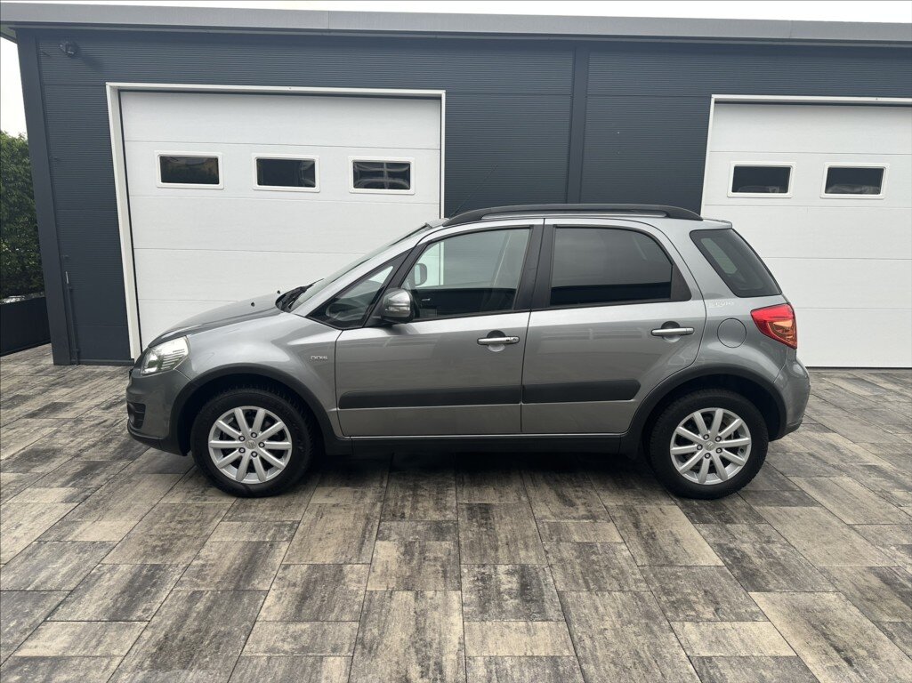 Suzuki SX4 Hatchback 2,0 l 99 kw