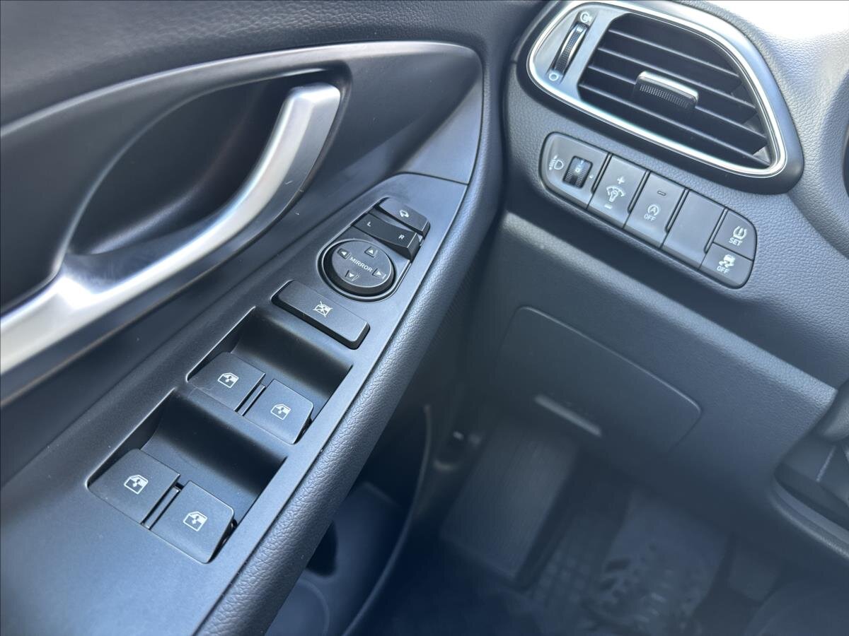 Hyundai i30 Hatchback 1,5 l 70 kw