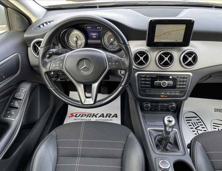 Mercedes-Benz GLA 11