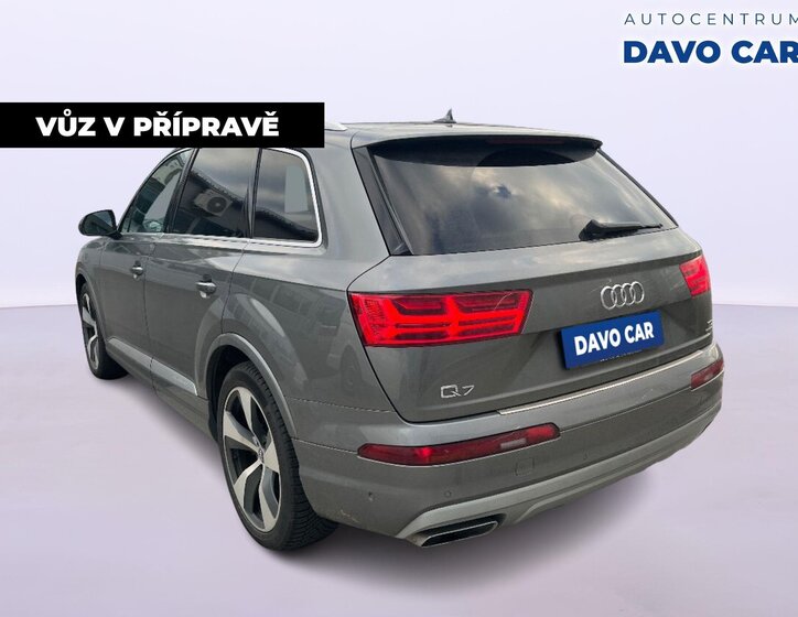 Audi Q7 4