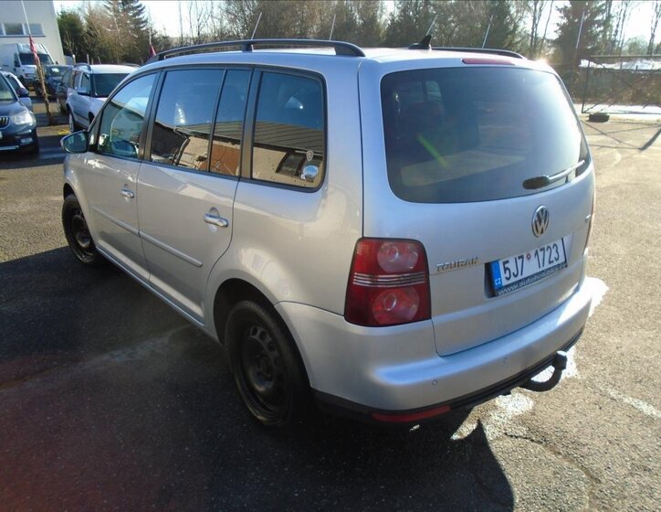 Volkswagen Touran 2