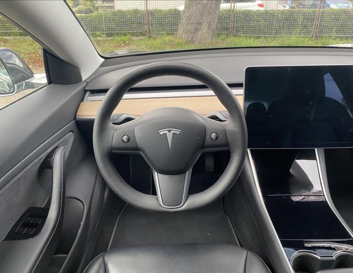 Tesla Model 3 17
