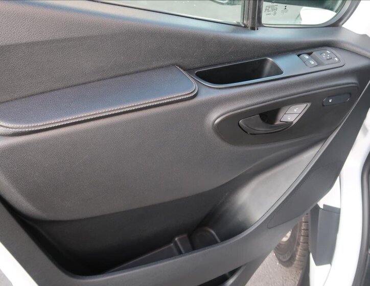 Mercedes-Benz Sprinter 17