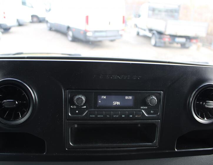 Mercedes-Benz Sprinter 11