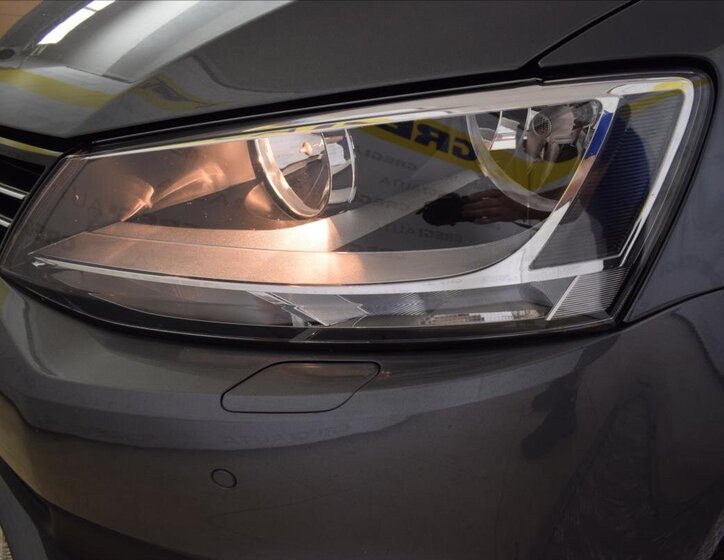 Volkswagen Jetta Sedan / Limuzína 1,2 l 77 kw