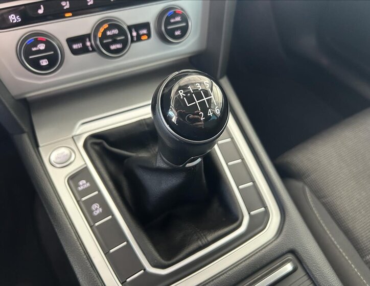 Volkswagen Passat Sedan / Limuzína 1,4 l 110 kw