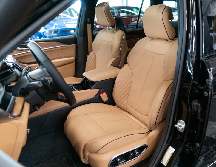 Jeep Grand Cherokee 16