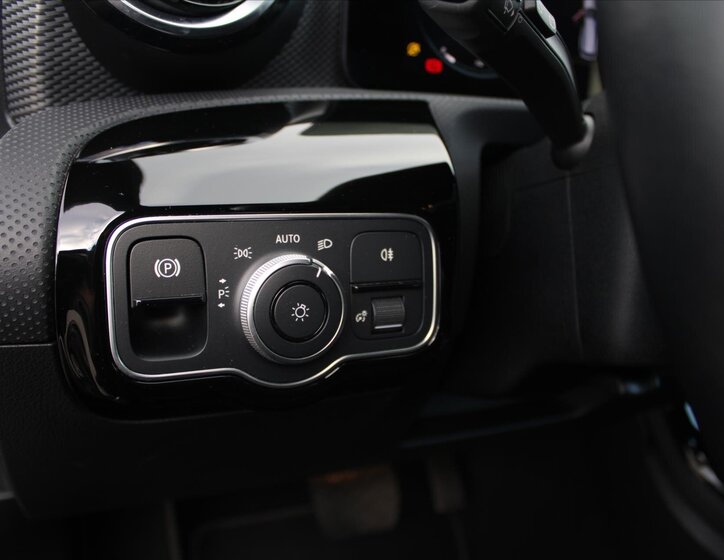 Mercedes-Benz CLA 28