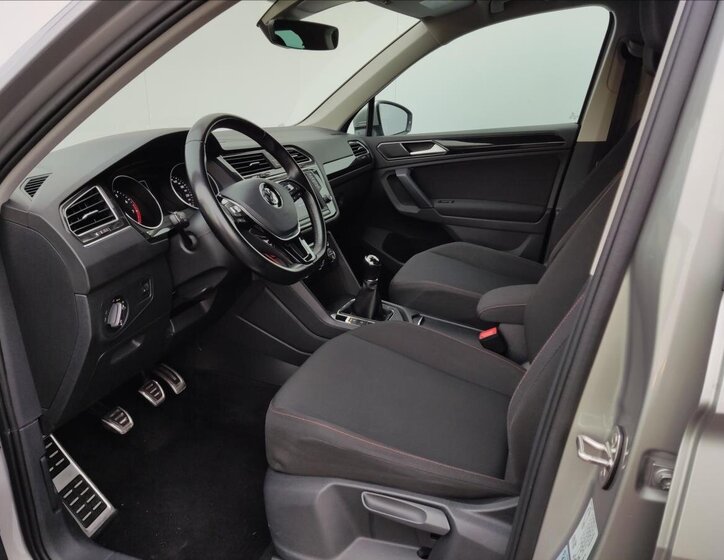 Volkswagen Tiguan 8