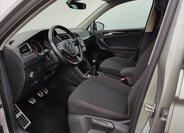 Volkswagen Tiguan 8