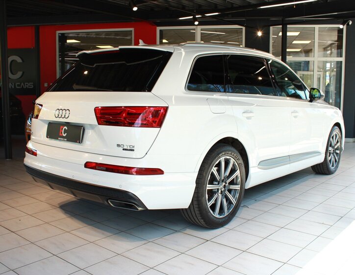 Audi Q7 6
