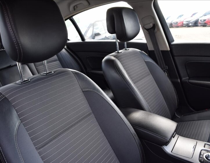 Renault Latitude Sedan / Limuzína 2,0 l 110 kw