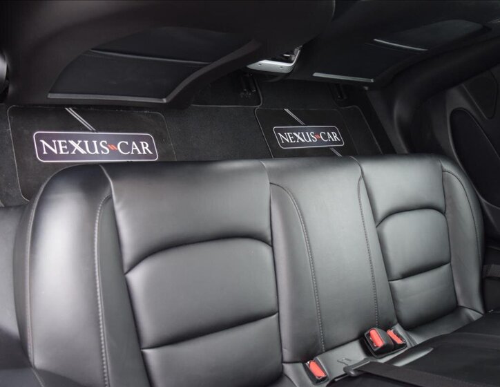 Tesla Model 3 Sedan 0,0 366 kw