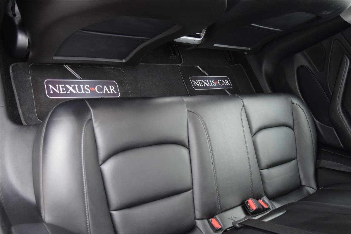 Tesla Model 3 Sedan 0,0 366 kw