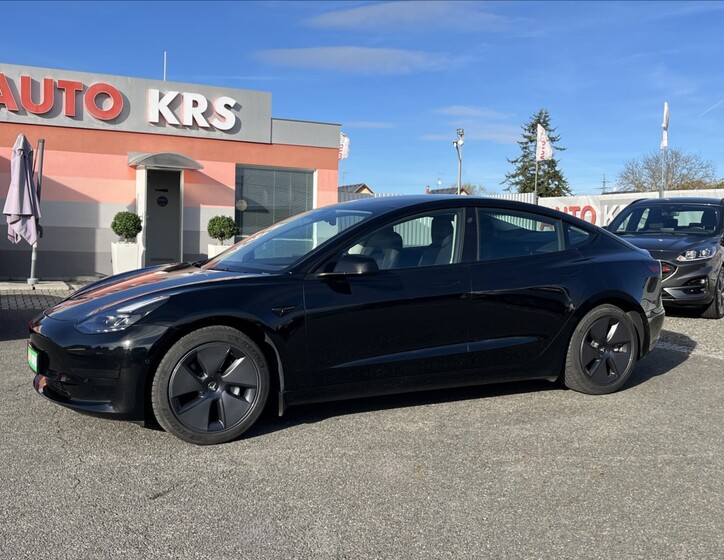 Tesla Model 3 11