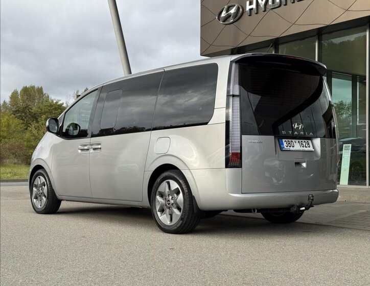 Hyundai Staria 2