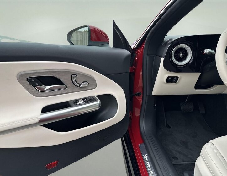 Mercedes-Benz CLA Sedan / Limuzína 0,0 200 kw