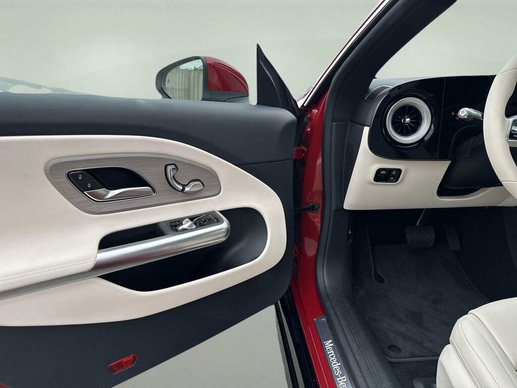 Mercedes-Benz CLA Sedan / Limuzína 0,0 200 kw