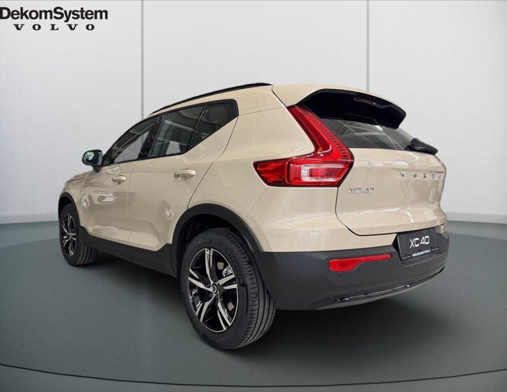 Volvo XC40 SUV / Terénní 2,0 l 120 kw