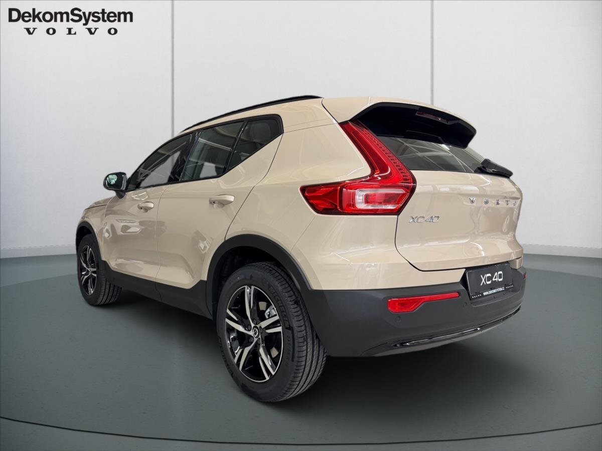 Volvo XC40 SUV / Terénní 2,0 l 120 kw