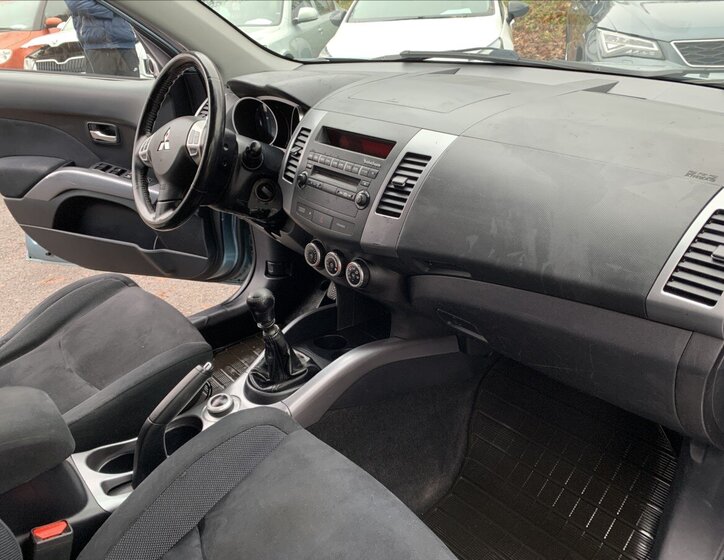 Mitsubishi Outlander 12