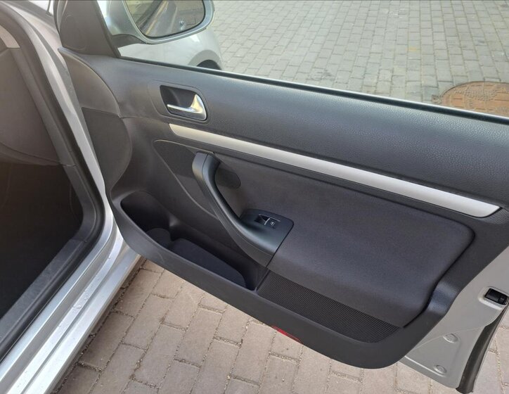 Volkswagen Golf Kombi 1,6 l 77 kw